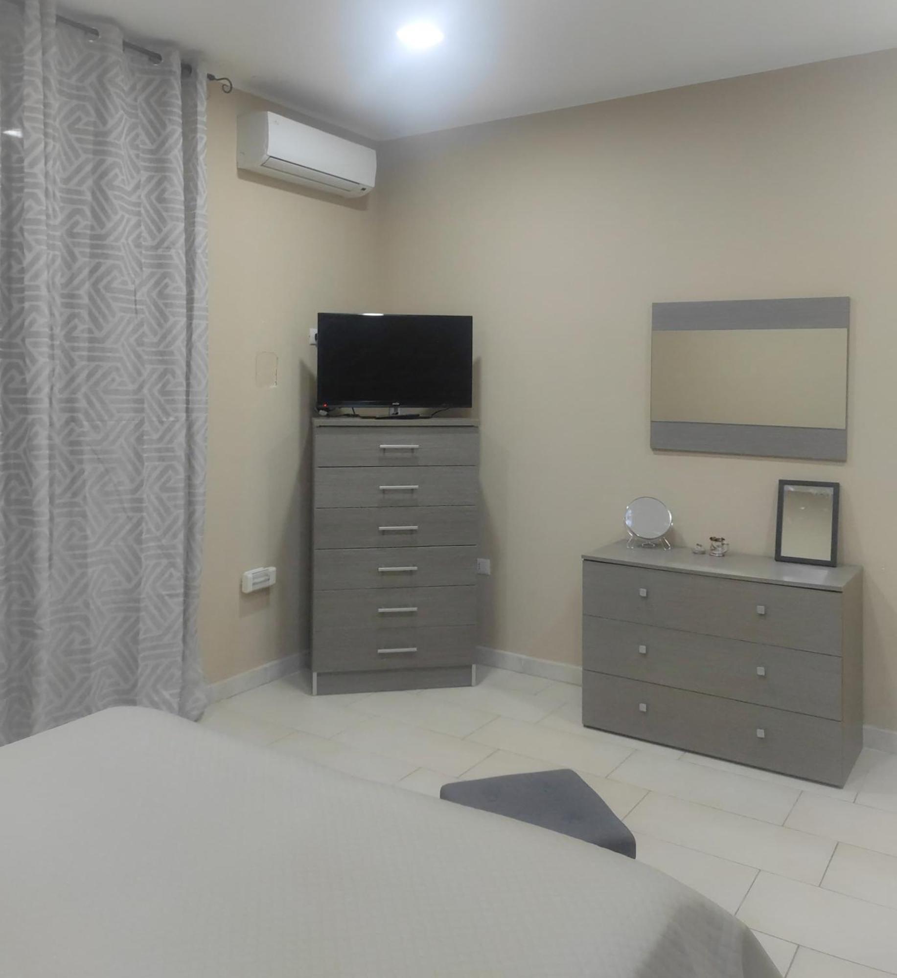 76 Avenue Suites Wi-Fi - Shuttle Reggio di Calabria Eksteriør billede